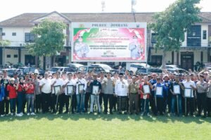 Kapolres Jombang foto bersama dengan para peserta Apel Akbar Kebangsaan