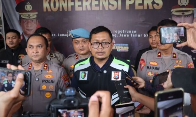
					Polisi gelar konferensi pers (Foto : Humas Polres Lumajang).