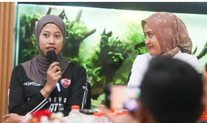 
					Megawati bertugas di bagian protokol