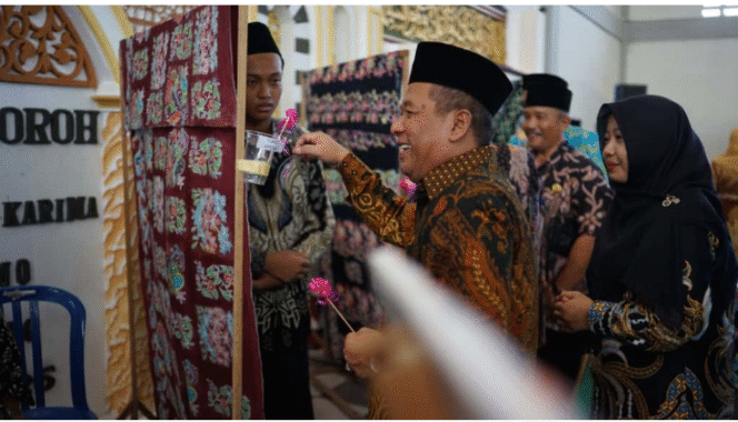 
					Bupati Jombang Warsubi menhgadiri acara asesemen kinerja SMP Al Fuqon Tebuireng, Kamis 2 Ktober 2025. Foto: Diskominfo Pemkab Jombnang