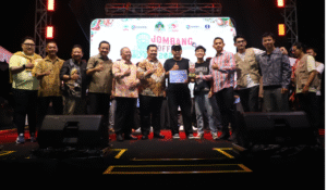 Sebuah gathering dilaksanakan di sebuah mini stage Jombang Fest 2025, bagian sisi Barat Alun-Alun, berlangsung 