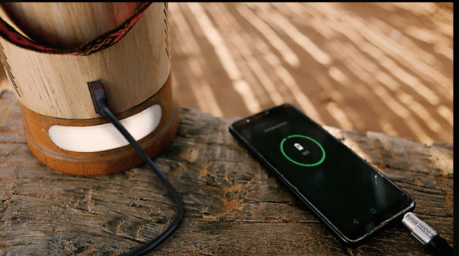 
					Bukan hanya berfunsgi untuk penerangan, WaterLight ini bahkan bisa menjadi generator listrik yang bisa untuk mengisi listrik handphone dan sejenisnya. Foto: lbbonline.com