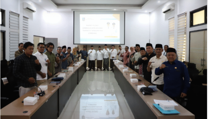 
					Pemerintah Kabupaten Jombang menggelar Sidang Pleno Lembaga Kerja Sama (LKS) Tripartit di ruang rapat swagata pendopo kabupaten Jombang Kamis, 16 Oktober 2025. Foto: jombangkab.go.id