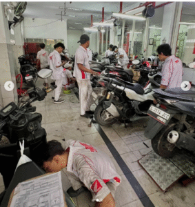 Ilustrasi banyak motor mogok masuk bengkel, karena motor brebet lalu tidak mau distart. Foto: Insgtaram@inijawatimur