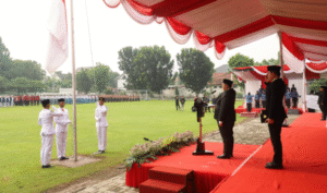 Bupati Jombang Warsubi menjadi Inspektur Upacara peringatan Hari Sumpah Pemuda, Selasa, 28 Oktober 2025. Foto: Diskominfo Pemkab Jombang