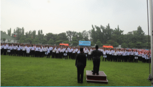Suasana hujan lebat pada saat Bupati Jombang Warsubi melaksanakan rangkaian upacara pembacaan SK 4.101 pegawai Non-ASN diangkat menjadi PPPK Paruh waktu, Selasa, 28 Oktober 2025, Foto: jombangkab.do.id