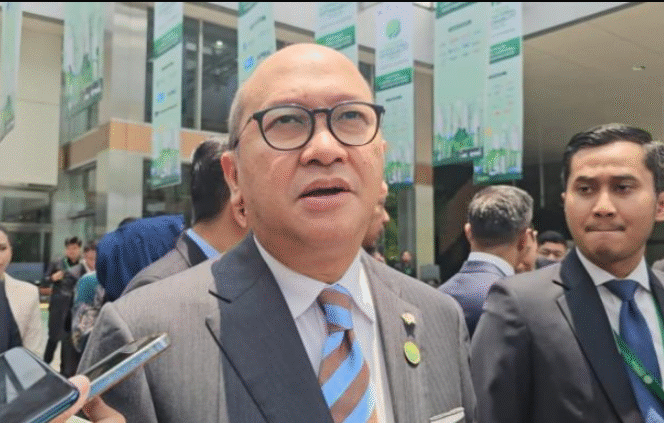 
					CEO Danantara, Rosan Roslani tengah melelang proyek penanganan sampah nasional menjadi tenaga listrik. Lelang proyek ini sudah berjalan, dan tercatat sebanyak 192 investor dari luar negeri berminat menangani sampah ini. Foto: tribunnews