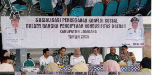 Badan Kesatuan Bangsa dan Politik (Bakesbangpol) Kabupaten Jombang menggelar kegiatan “Sosialisasi Pencegahan Konflik Sosial Dalam Rangka Penciptaan Kondusifitas Daerah Kabupaten Jombang”. Kegiatan ini dilaksanakan di Kantor Kecamatan Megaluh. Foto: Jombangkab.go.id