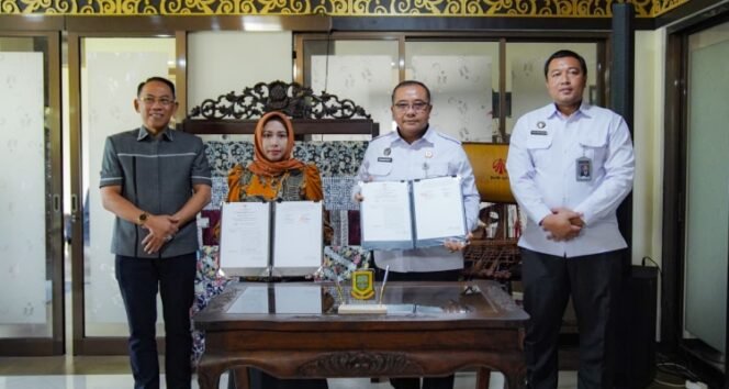 
					Penandatanganan berlangsung di Ruang Sabha Pambojana, Rumah Rakyat Kota Mojokerto, Selasa (11/11/2025). Dok.Humas