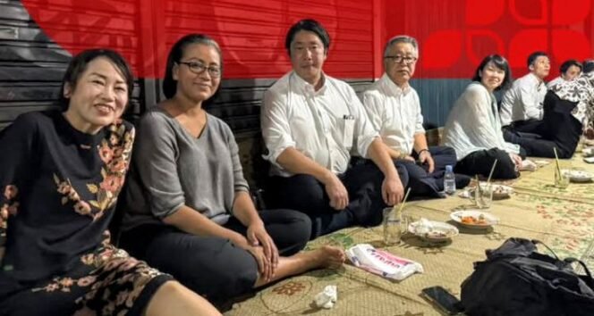 
					GKR Mangkubumi menjamu Ketua Dewan Prefektur Kyoto, Ryuzo Aramaki dan Wakil Gubernur Kyoto Furukawa Hironiri, di warung lesehan Yogyakarta. Foto: Humas Jogja.