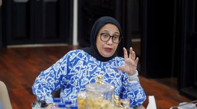 Wakil Kepala BGN, Nanik Sudaryati Deyang, menjelaskan bahwa proses penyesuaian administrasi masih berlangsung. Foto: ig@naniksdeyang 