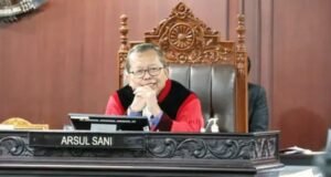 Hakim Mahkamah Konstitusi (MK), Arsul Sani beri klarifikasi usai diadukan ke Bareskrim Polri terkait dugaan ijazah palsu. (Instagram.com/@arsul_sani_af)