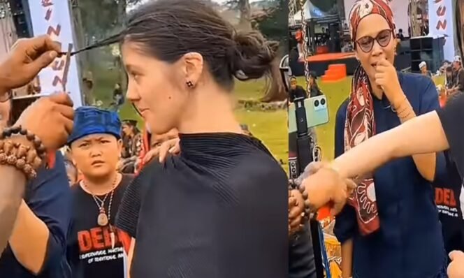 
					Pertunjukan debus membuat bule kagum 