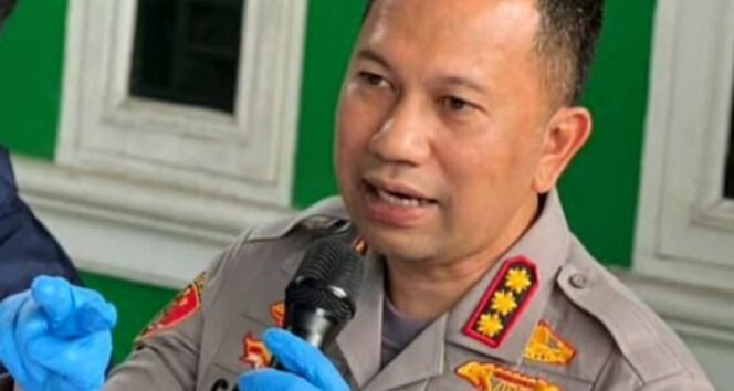 
					Kapolrestabes Medan, Kombes Jean Calvijn Simanjuntak (kanan) ungkap bahwa terduga pelaku kasus pembakaran rumah hakim PN Medan adalah mantan sopir sendiri. (Instagram/polrestabes.medan)