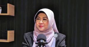 Dokter Tifa ceritakan proses pemeriksaan terkait ijazah Jokowi. (YouTube/Bambang Widjojanto)