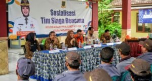 Wali Kota Mojokerto Ika Puspitasari meresmikan Tim Siaga Bencana Kelurahan Prajuritkulon, Kamis (27/11).