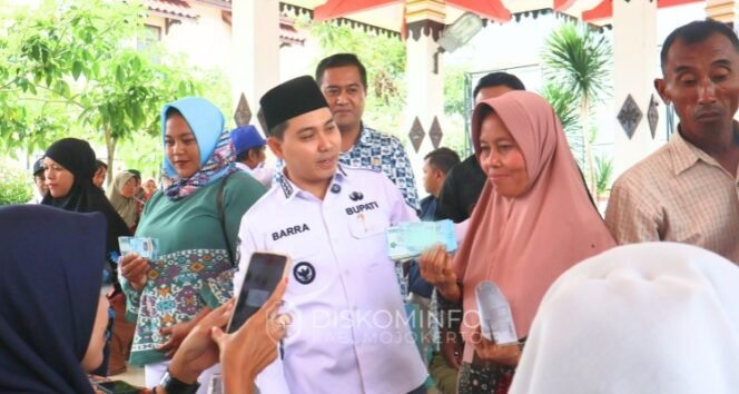 
					Bupati Mojokerto Salurkan BLT Sementara Senilai 47 M. Dok. Diskominfo 