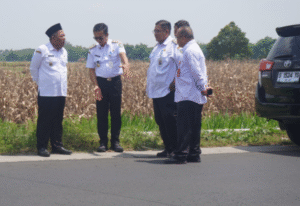 Wakil Bupati Jombang, KH Salmanudin menjelang akhir tahun, melakukan inspeksi dan evaluasi secara menyeluruh proyek startegis di Jombang, Rabu 26 Nove,ber 2025. Foto: Diskominfo Pemkab Jombang