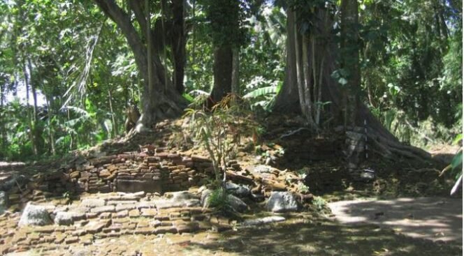 
					Reruntuhan Candi Ampel