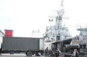 Logistik dikirim melalui KRI