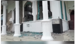 Sebuah masjid di kabupaten Simeulue mengalami kerusakan, akibat gempa 6.3 magnetudo terjadi Kamis siang, sekitar pukul 11.56 WIB, Tidak ada tsunami. Foto: tangkap layar video instagram@beritasatu