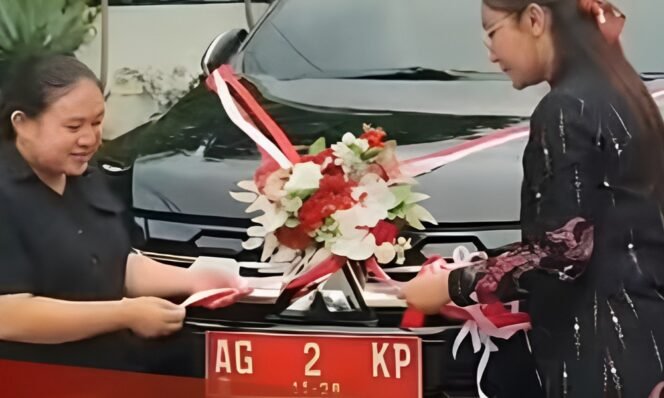 
					Mobil Dinas Wawali Blitar