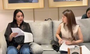Dari kanan, Jessica dan Ayu