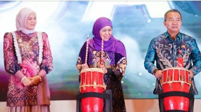 
					Gubernur Jatim Khofifah