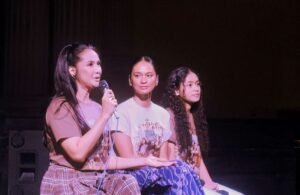 Aktris Maudy Koesnaedi bersama dua pemeran Monoplay Melati Pertiwi, Hana Malasan, dan Glory Hillary dalam konferensi pers teater Monoplay Melati Pertiwi: Merajut Jejak Sejarah Perjalanan Bangsa, Gedung Kesenian Jakarta, Jakarta Pusat, Senin (17/11/2025) (Foto: RRI/Annisa Ramadhannia)