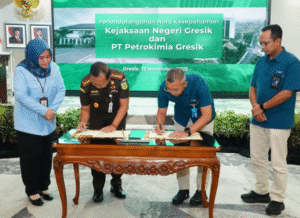 Untuk membangun pratek Good Corporate  Governance (GCG), Kejaksaan negeri Gresik melakukan MoU dengan PT Petrokimia, khususnya dalam penyaluran pupuk bersubsidi ke seluruh pelosok tanah air. Foto: PT Petrokimia Gresik