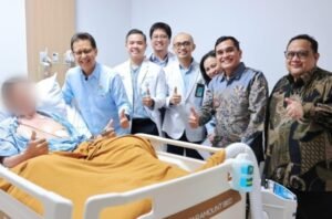 Menkes Budi saat visit pasien