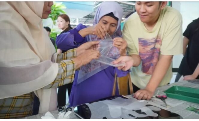 
					Mahasiswa saat dampingi warga