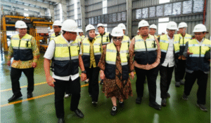 Wakil Ketua Komisi VII DPR RI, Evita Nursanty, turut menegaskan bahwa alokasi pupuk bersubsidi yang meningkat menjadi 9,55 juta ton pada 2025 membantu mengurangi kelangkaan pupuk yang berpotensi mendorong harga pasar naik. Foto: PT Petrokimia Gresik