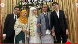 Foto pernikahan antara model Helwa Bachmid dengan Habaib Bahar Smith. Diunggah di media soail. Penikahan ini terjadi 15 November 2024. Pada ulang tahun pertama pernikahan, justru Helwa Bachmid mengunggah keluhan, bahwa setahu menikah dirinya ditelantarkan oleh Bahar Simth. Foto: Instagram@lmabeturah_official