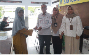 Sebanyak 94 warga penyandang disabilitas di wilayah kecamatan Perak, Jombang, Rabu 12 November 2025, mendapat penyalurkan bansos sebesar Rp 200.00. orang dari APBD Pemprov Jatim. Foto: jombangkab.go.id
