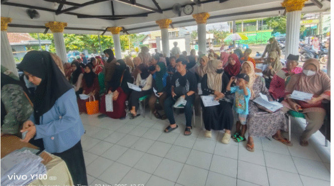 
					Sebanyak 960 warga di dua desa wilayah kecamatan Jogoroto, Jombang, Minggu 23 November 2025, menerima penyalur BLT Kesra masing-masing PKH Rp 900.000 untuk tiga bulan. Foto: Jombangkab.go.id