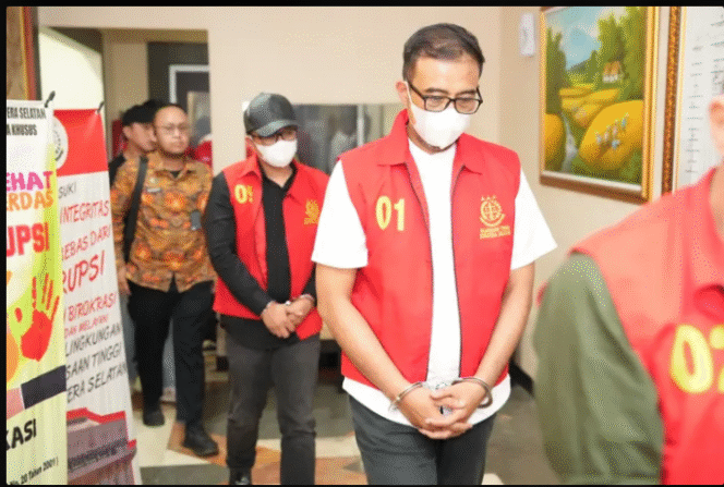 
					Kejaksaang Tinggi Sumetera Selatan menahan tujuh tersangka kasus pembobolan KUR Rp 12,79 miliar Bang Sumsel. Pelakunya analah mantan kepala cabang yang bersekongkol dengan anak buahnya. Foto: Istimewa