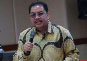 Denny JA dari seorang pengamat politik dan konsultan kini mendapat jabatan baru sebagai komisaris PT Pertamina Hulu Energi, dengan kekayaan sebesar Rp 3 triliun lebih. Foto: gebrak.id