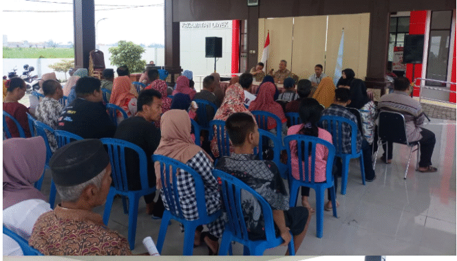 
					Camat Diwek Bagikan Bansos Rp 200.000/ Orang kepada 162 Warga Disabilitas