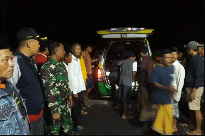 
					Pemulangan jenazah Rika Julia Safitri, 27, ke rumah duka desa Lebakharjo, Ampelgading, malang, selatan. Setelaj jenazahnya ditemukan di panrai Alas Purwo Banyuwangi, Foto: ist