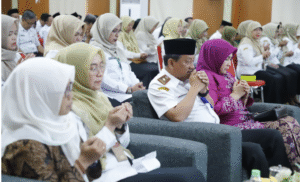 ASN serta pengurus Dharma Wanita secara offline dan online, mengkiktui acara pembicnaan bina rumah tangga harmonis dan pencegaan perceraian di kalangan ASN, dilaksanakan di pemkab Jombang, Ranu 19 November 2025. Foto: jombangkab.god.id