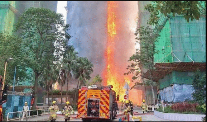 
					Kebakaran terebesar dalam sejarah Hong Hong, sejak 192, yang terjadi pada Senin 26 Nove,mber 2025, menyebabkan 94 korban jiwa dua di antaranya dari Indonesia. Foto: X@nextra_TV
