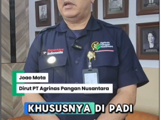 Direktur Utama PT Agrinas Pangan Nusantara, Joao Angelo De Sousa Mota menandatangani kerja sama dengan TNI untuk melaksanakan pembangunan kantor Koperasi Desa Merah Putih seluruh Indonesia. Foto: Instagram@ririprograan3 dan agrinaspangan