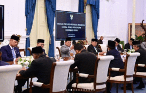 Presiden Prabowo memeberikan pengarahan saat pelantikan Komisi Percepatan Reformasi Polri, di istana negara, Jumat sore, 7 November 2025. Foto: Instagram@kementriansetneg.ri