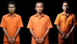 Satreskrim Polrs Sibolga, tapanulis Tengah, telah menangkap lagi tiga tersangka pelaku kasus penganiayaan mahasiswa asal Aceh bernama Arjuna Tamayara, 21, di dalam masjid Agung Sibolga, Jumat 31 Oktober 2025. Foto: Dok/ Polres Sibolga