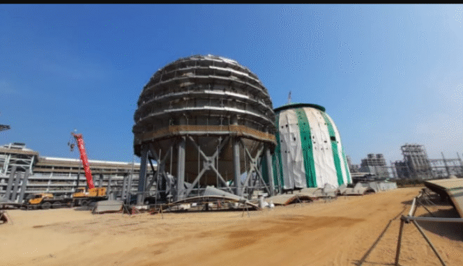 
					Pembangunan Proyek Petrokimia di Cilegaon sudah rampung, dengan nilai investasi Rp 62 triliun, akan diresmikan 6 November 2025. Foto: Instagram@wartaekonomi