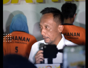 Polres Pamkeasan mengadakan konferensi pers, terakit penangkapan dua tersangka kasus pembunuha diserta pembakaran korban yang distemukan di desa Lesong, kecamatan Batumarmar, Foto: Instagram@karimataFM