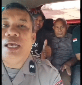 Polisi melapor telah menemukam baolita berinisial IB, 4, bersama pria paruh disebut  bernama Hweri, bursia di atas 50 tahun, di kecamatan Biringkaya, Makassar. Bocah ini sudah 16 jam bersama Heri yang dibawa dari taman perumahan Antang, Manggala, Makassar, sekitar pukul 08.00 Wita bersama terduga Heri di Kecamamatan Biringkaya. Foto: Instagramsidrapinfo.id