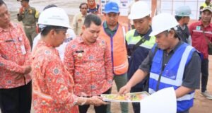 Bupati Mojokerto Tinjau Pekerjaan Stadion Gajah Mada Mojosari. Dok.Diskominfo