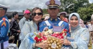 Dewi Perssik menghadiri pelantikan anaknya, taruna Gabriel di Akademi Militer di Magelang. (Foto.ig@dewiperssik9)